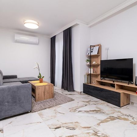 Modern 1-Bedroom Apartments พลอฟดิฟ ภายนอก รูปภาพ