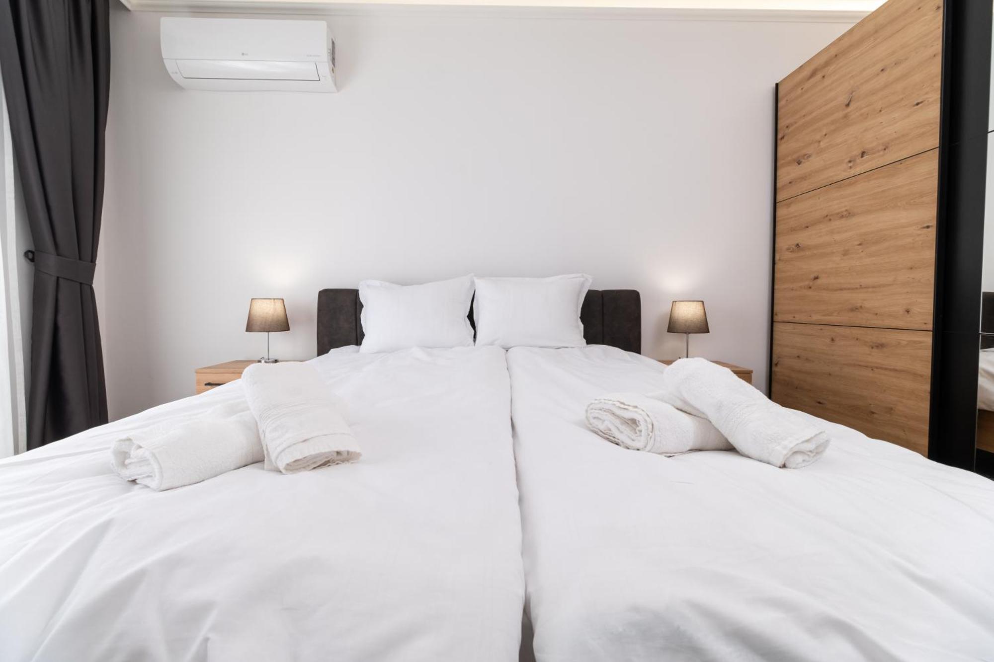 Modern 1-Bedroom Apartments พลอฟดิฟ ภายนอก รูปภาพ