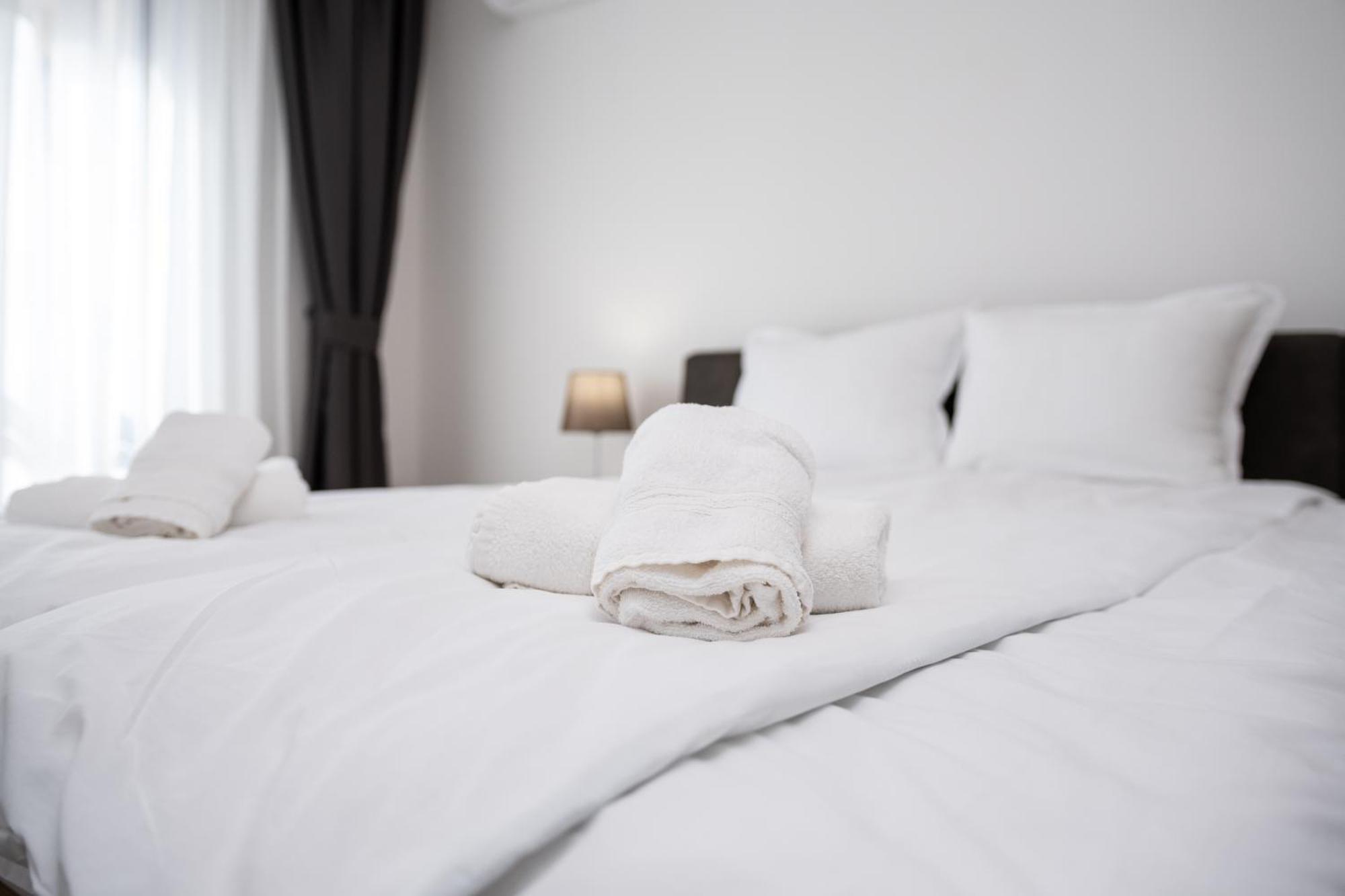 Modern 1-Bedroom Apartments พลอฟดิฟ ภายนอก รูปภาพ