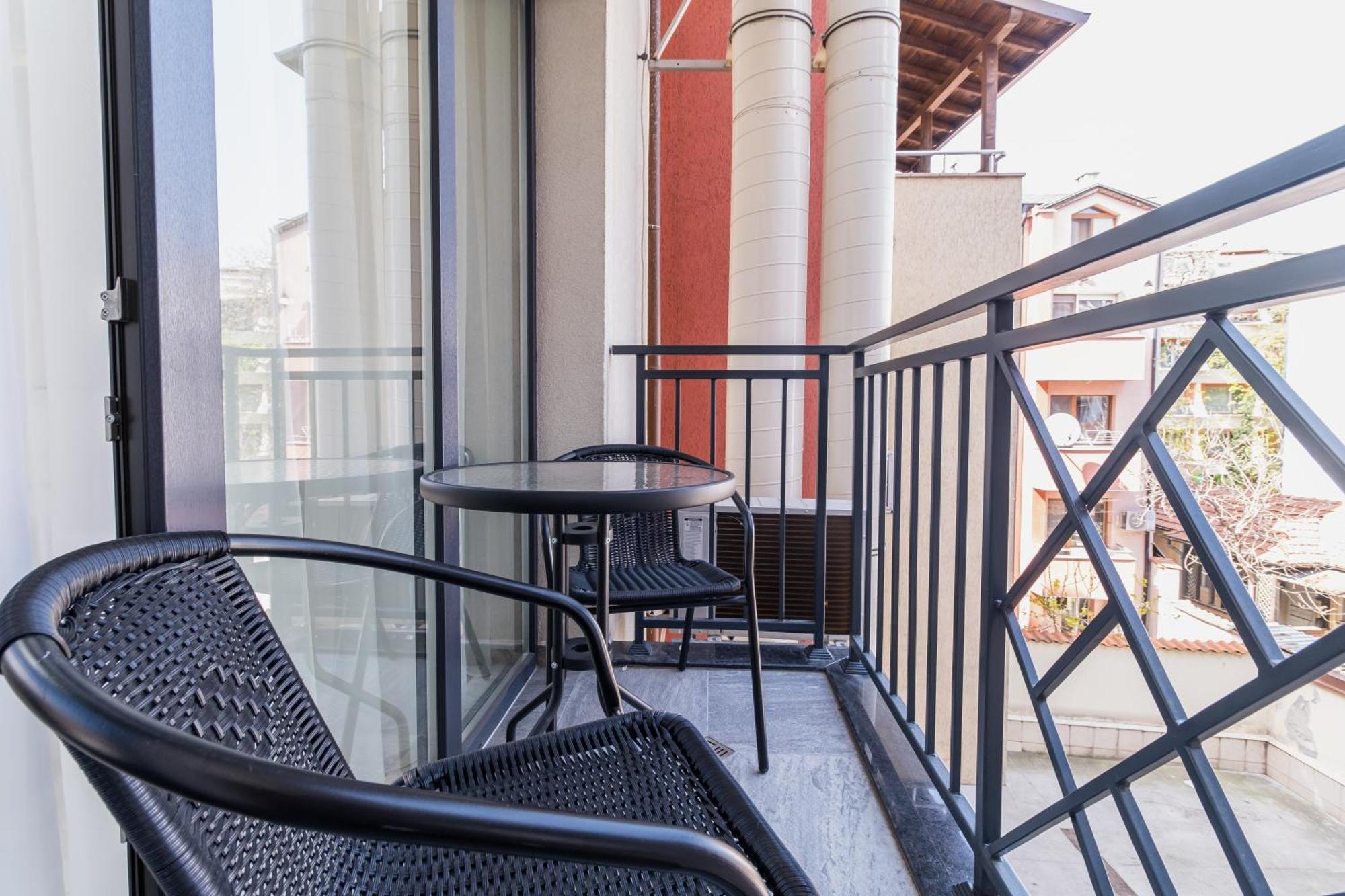 Modern 1-Bedroom Apartments พลอฟดิฟ ภายนอก รูปภาพ