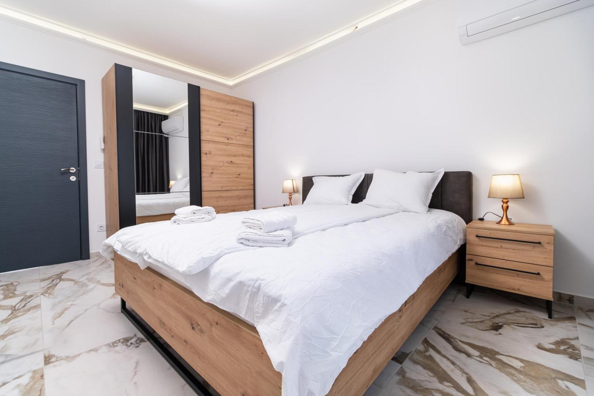 Modern 1-Bedroom Apartments พลอฟดิฟ ภายนอก รูปภาพ