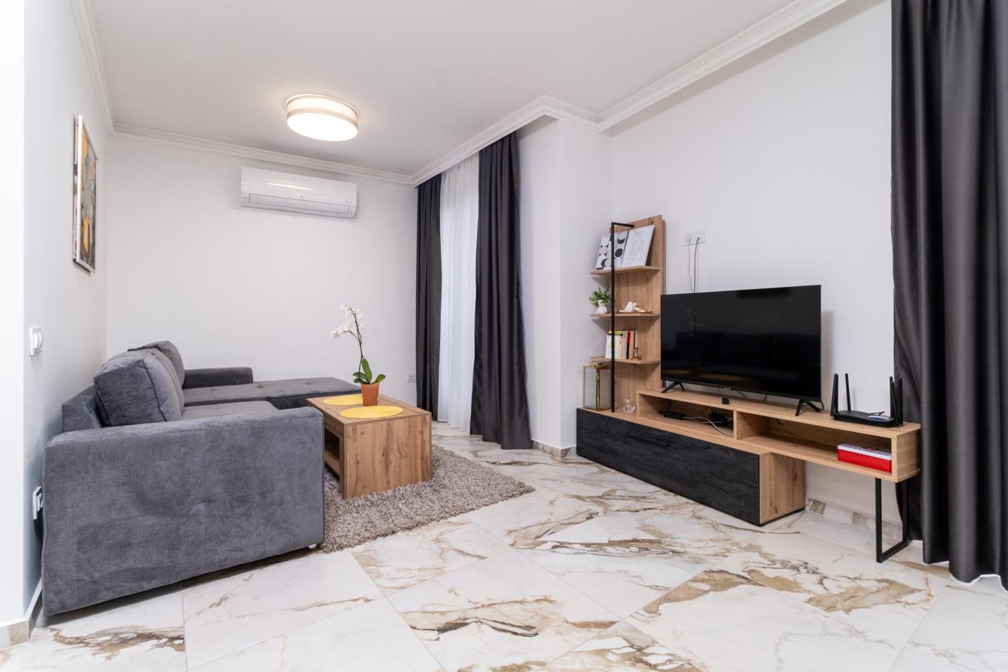 Modern 1-Bedroom Apartments พลอฟดิฟ ภายนอก รูปภาพ