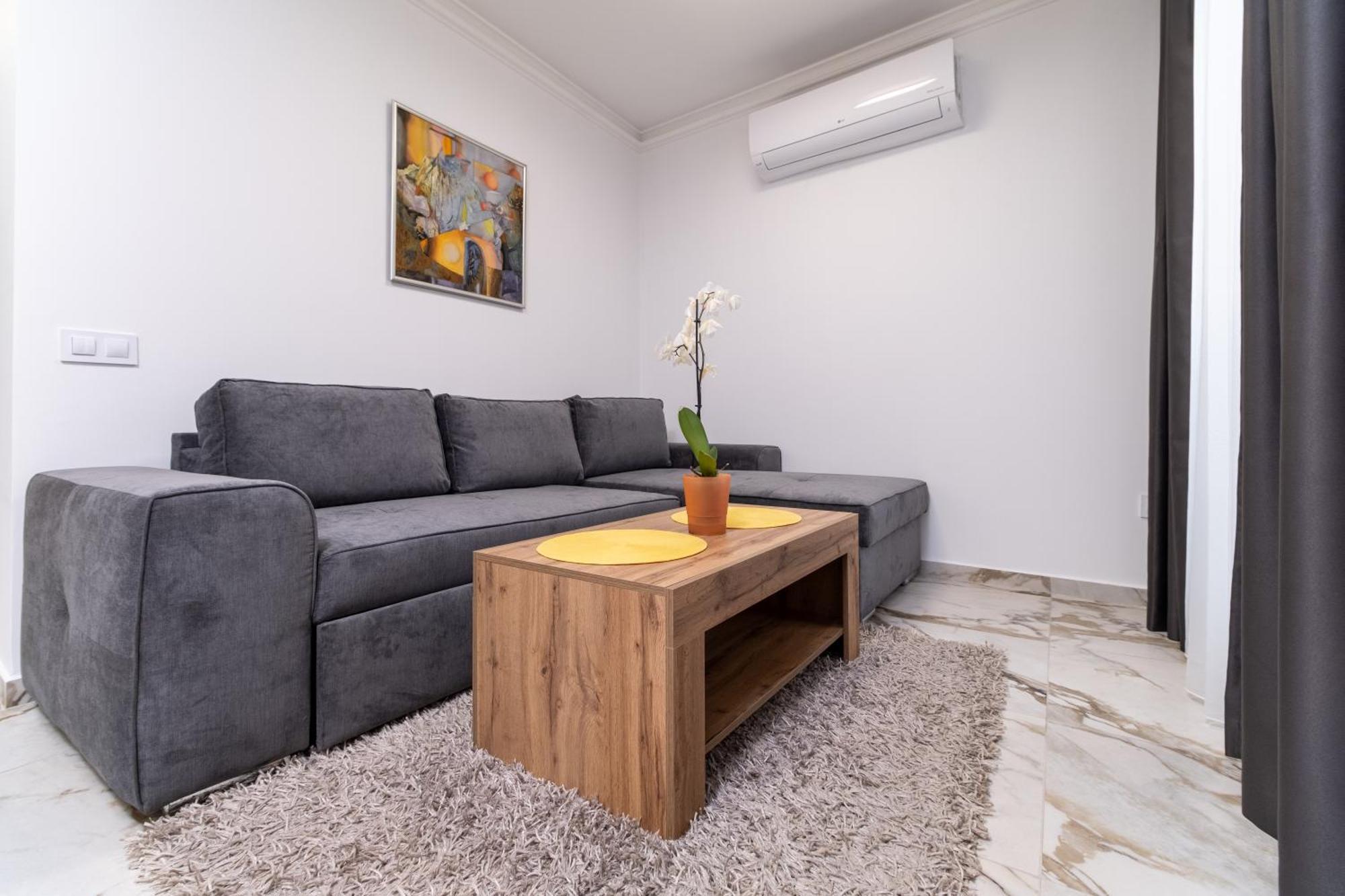 Modern 1-Bedroom Apartments พลอฟดิฟ ภายนอก รูปภาพ