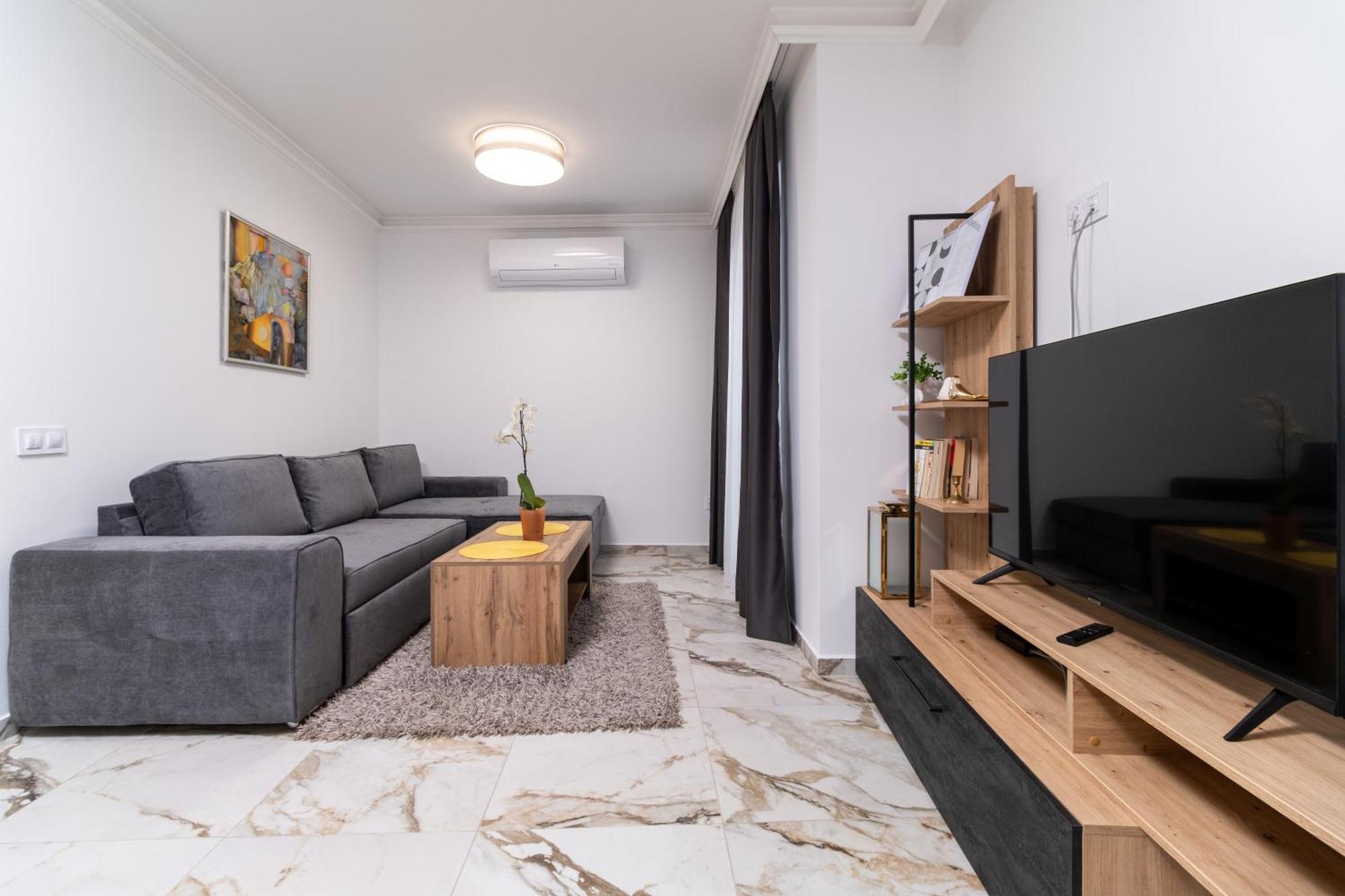 Modern 1-Bedroom Apartments พลอฟดิฟ ภายนอก รูปภาพ