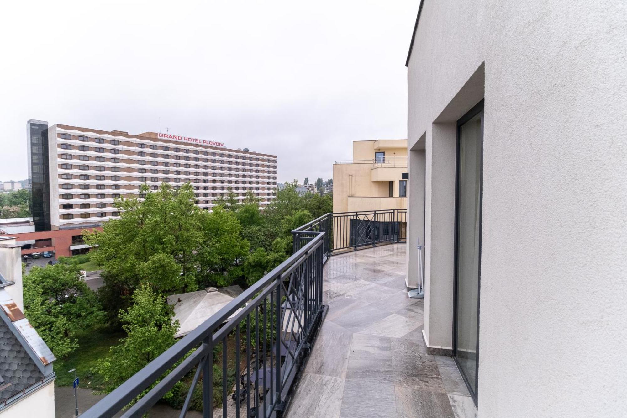 Modern 1-Bedroom Apartments พลอฟดิฟ ภายนอก รูปภาพ